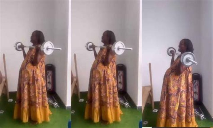 
Actress Bukunmi Oluwasina Stirs Reactions As She Displays Her Baby Bump Online 