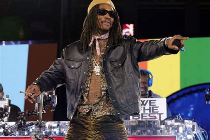 Are Wiz Khalifa And Mia Khalifa Related