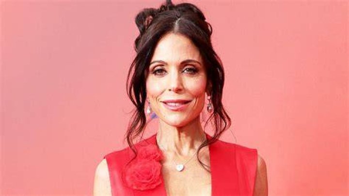 
Bethenny Frankel Shares Bikini Photos Before And After Photoshopping: ‘Filtering Is Lying’ 