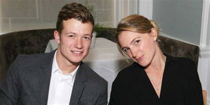 
Ed Speleers is Married to Wife: Asia Macey. Kid: Jude Speleers. 