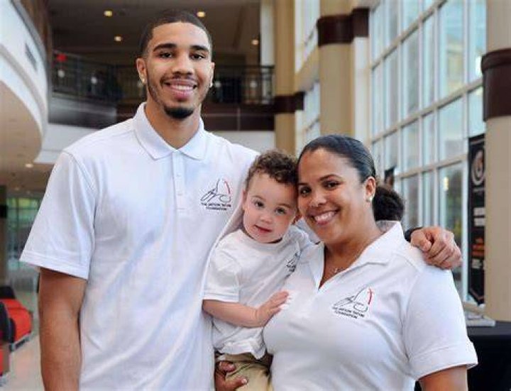 Ella Mai Parents: Irish Father And A Jamaican Mother, Family And Ethnicity