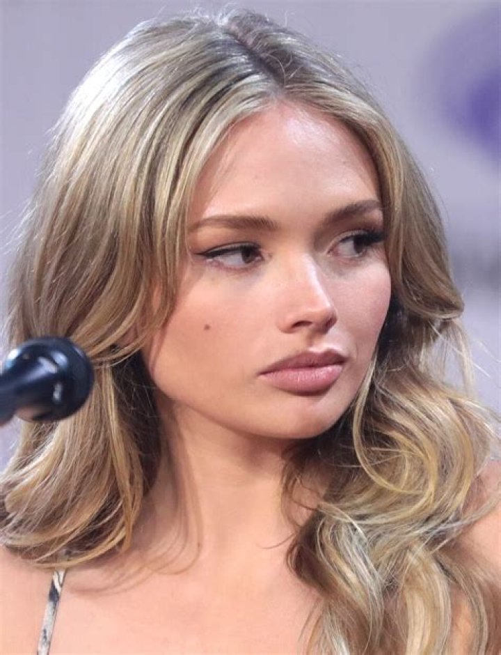 Emily Alyn Lind Height, Weight, Net Worth, Age, Birthday, Wikipedia, Who, Instagram, Biography