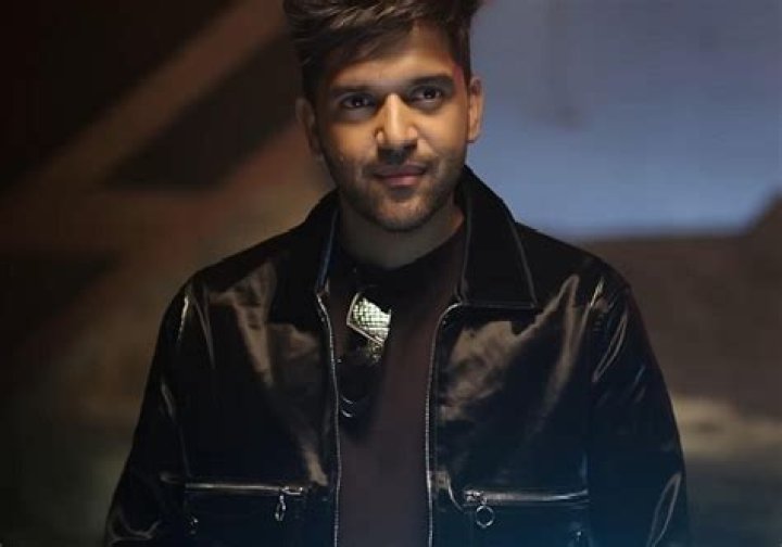 
Guru Randhawa releases another track ‘Fake Love’ from ‘Man of the Moon’ 