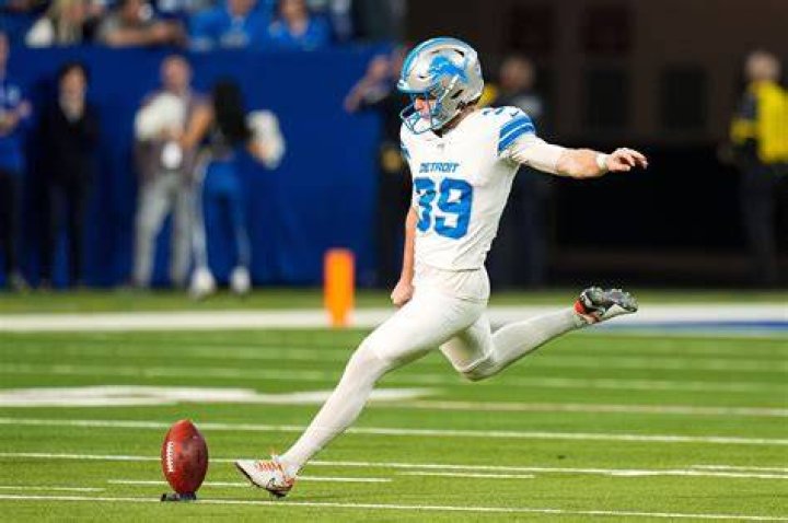 
Jeb Bates Height, Weight, Net Worth, Age, Birthday, Wikipedia, Who, Nationality, Biography 