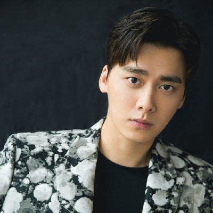 
Li Yifeng Lost All The Endorsements When Rumors Of Him Soliciting Prostitutes Spread 