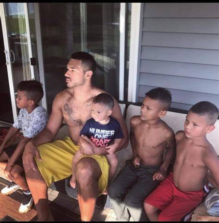 Logan Thomas is Married to Wife: Brandie Thomas. Kids.