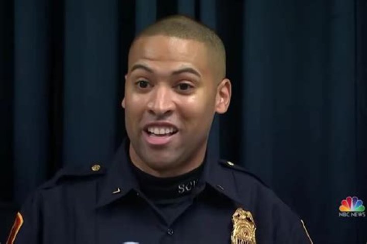 
Police Officer Delivers 5th Baby in 5 Years After Responding to 911 Call in N.Y.: ‘Baby Whisperer’ 