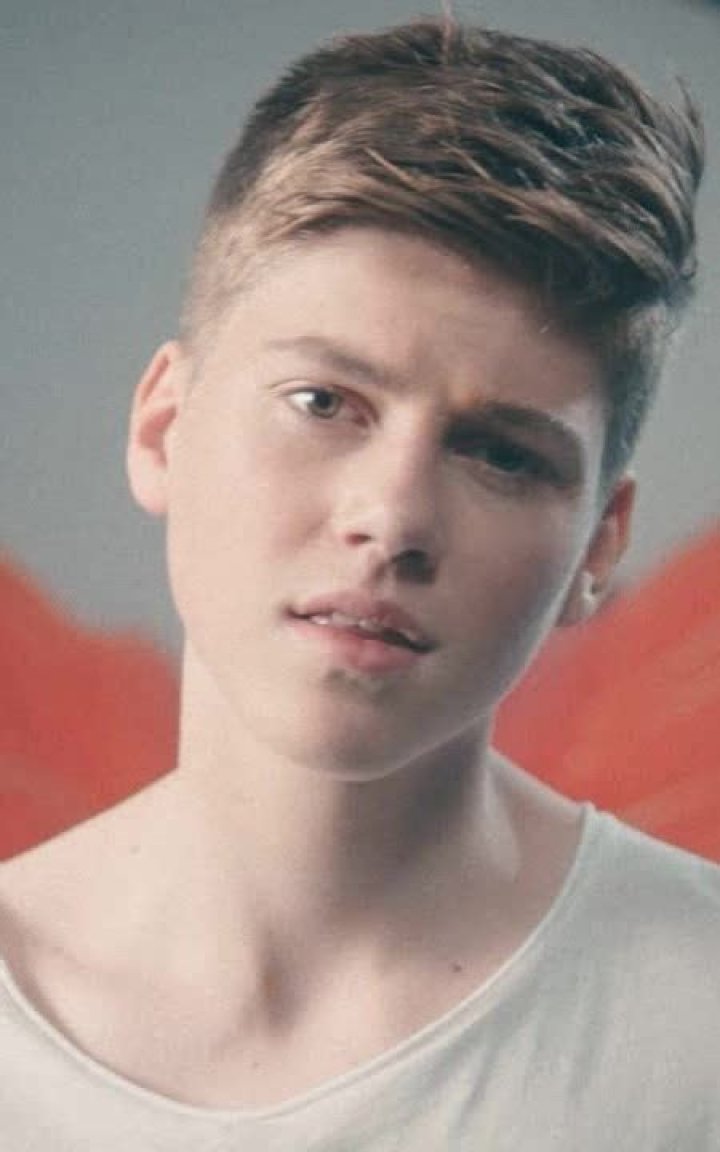 Ruel Height, Weight, Net Worth, Age, Birthday, Wikipedia, Who, Nationality, Biography