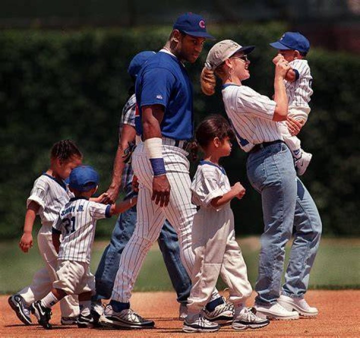 
Who Is Edmundo Sosa Father? Is He Related To Sammy Sosa? 