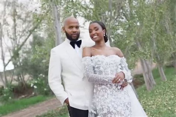 
Zozibini Tunzi Height, Age, Boyfriend, Biography, Wiki, Net Worth 